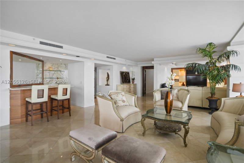 Apartment for rent at Turnberry Towers 25GR