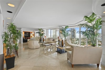 Aluguel de apartamento no Turnberry Towers 25GR