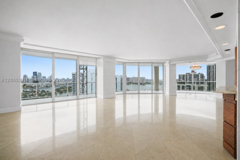 Apartment for rent at Turnberry Towers 25GR