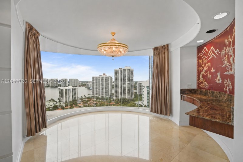 Apartment for rent at Turnberry Towers 25GR