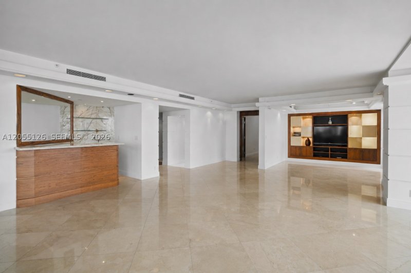 Apartment for rent at Turnberry Towers 25GR