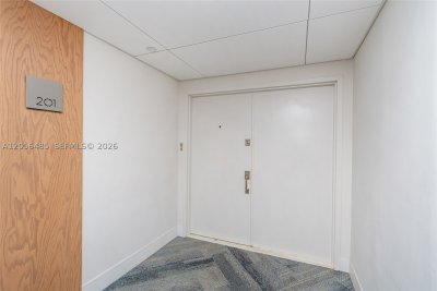 Comprar apartamento en Commodore Club South 201
