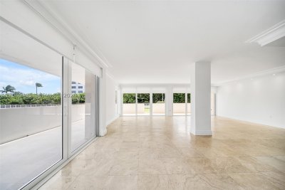 Comprar apartamento en Commodore Club South 201