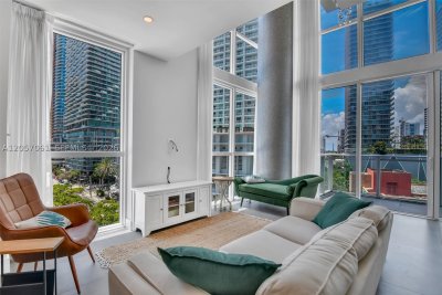 Aluguel de apartamento no The Bond 713