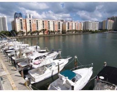 Comprar apartamento no Winston Towers 2102