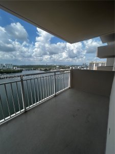 Comprar apartamento no Winston Towers 2102