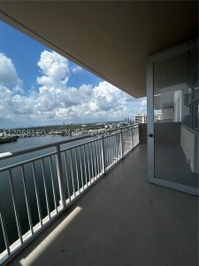Comprar apartamento no Winston Towers 2102