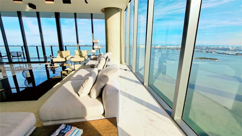 Comprar apartamento en One Paraiso PH4901
