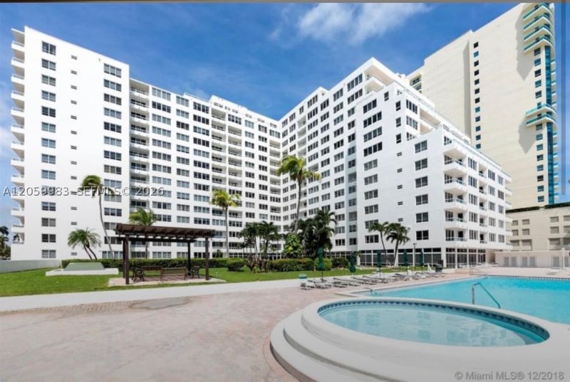 Condo for sale at Carriage Club North C2