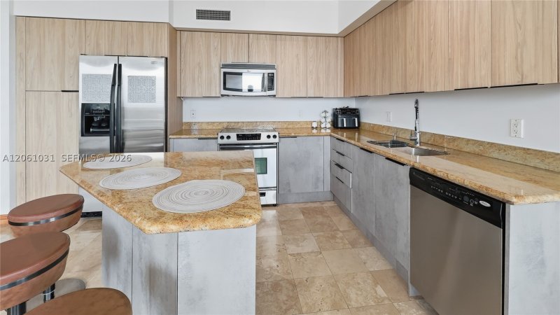 Apartment for rent at Duo Condo 2303E