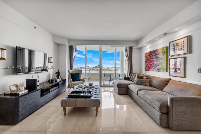 Comprar apartamento en Three Tequesta Point 1102