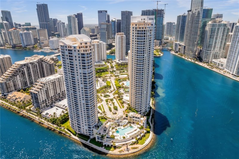 Comprar apartamento en Three Tequesta Point 1102