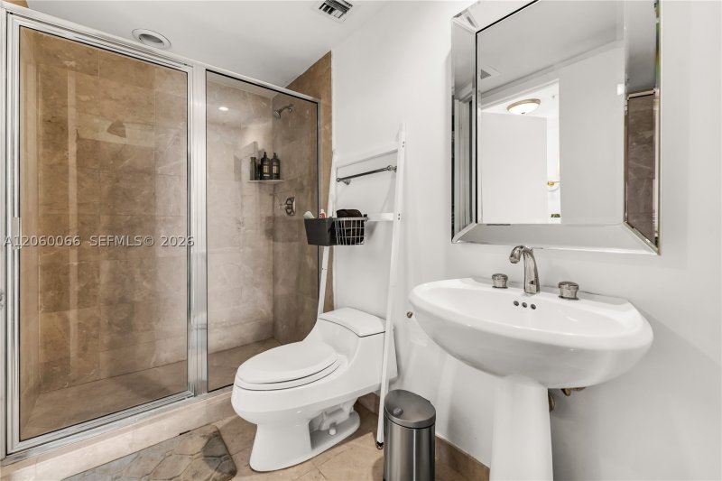 Comprar apartamento en Three Tequesta Point 1102