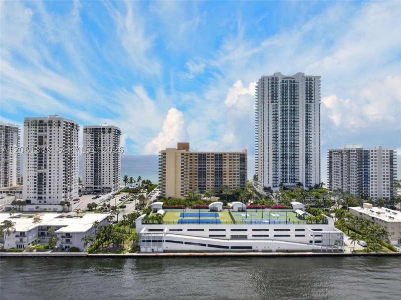 Alquiler de apartamento en The Wave Condo 719