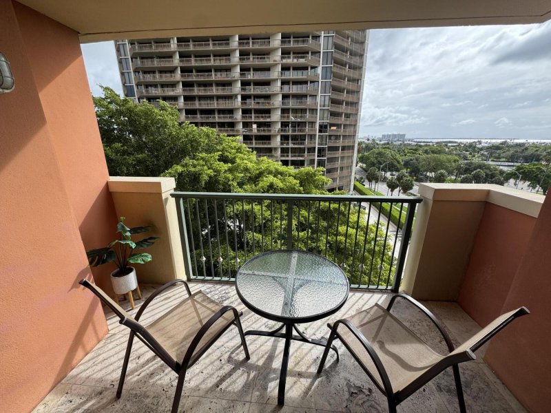 Condo for sale at The Mutiny 805