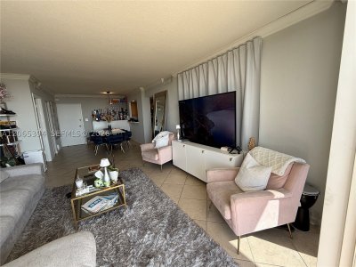 Comprar apartamento no 5600 Collins 16G