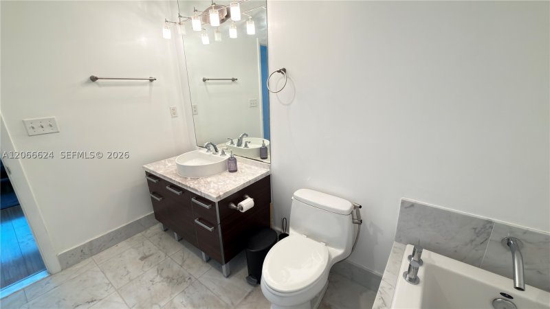 Condo for sale at Vizcayne Everglades On The Bay 808