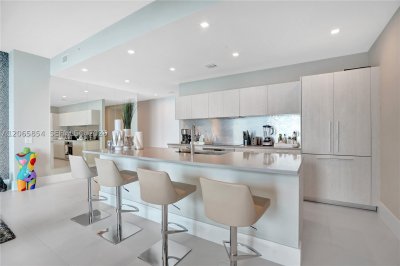 Aluguel de apartamento no Paraiso Bayviews PH4102