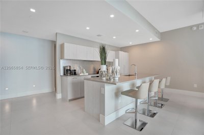Aluguel de apartamento no Paraiso Bayviews PH4102