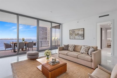Comprar apartamento no Aston Martin Residences 4303C
