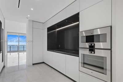 Comprar apartamento no Aston Martin Residences 4303C