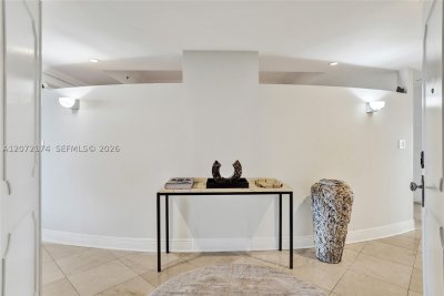 Comprar apartamento en Ocean Club Lake Tower 603