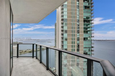 Aluguel de apartamento no Paraiso Bayviews 3706