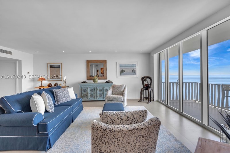 Condo for sale at Island House PB4