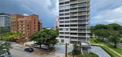 Valencia Grande Condos Apt #404