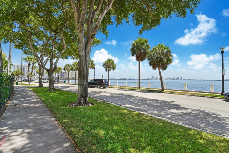 Comprar apartamento en Bayshore Place 206D