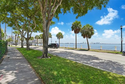 Comprar apartamento en Bayshore Place 206D