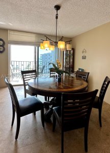 Aluguel de apartamento no Trafalgar Towers 1008