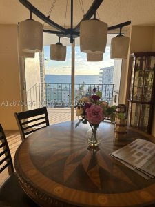 Aluguel de apartamento no Trafalgar Towers 1008