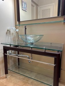 Aluguel de apartamento no Trafalgar Towers 1008