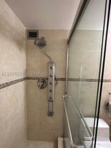 Aluguel de apartamento no Trafalgar Towers 1008