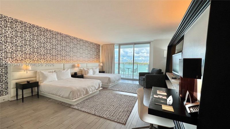 Condo for sale at Mondrian 812