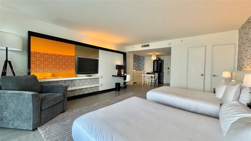 Condo for sale at Mondrian 812