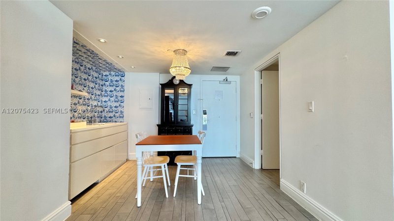 Condo for sale at Mondrian 812