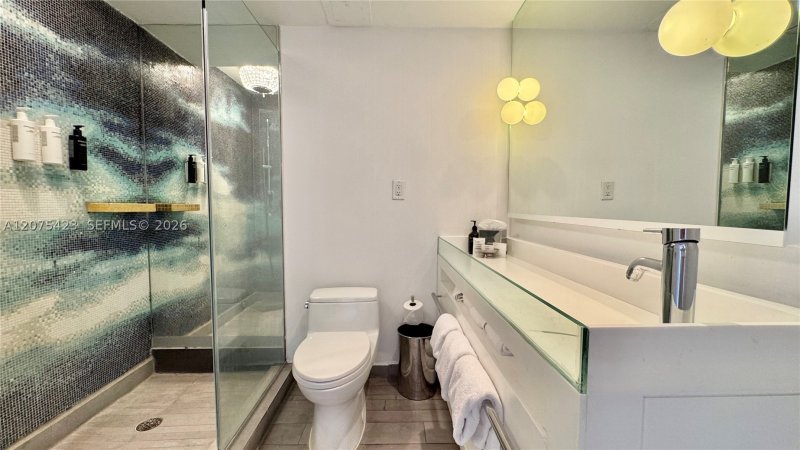 Condo for sale at Mondrian 812