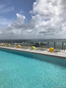 Aluguel de apartamento no Paraiso Bayviews 2509