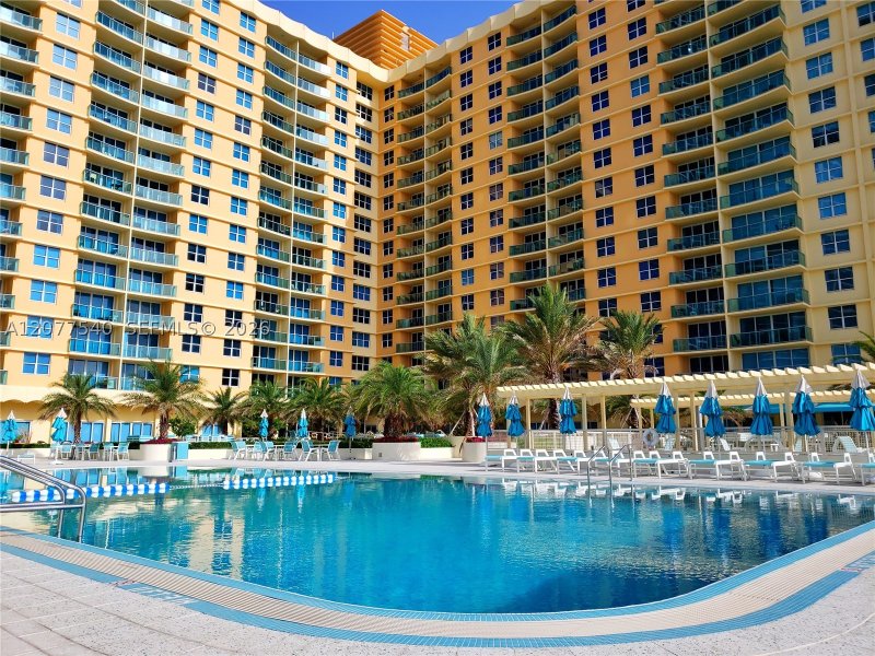Condo for sale at The Wave Condo 1231