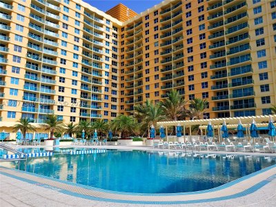 Comprar apartamento no The Wave Condo 1231