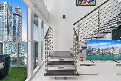 Comprar apartamento no Brickell on the River South 1111