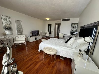 Aluguel de apartamento no Triton Towers 1734