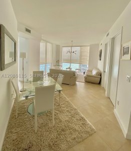 Aluguel de apartamento no Trump Royale 3609A
