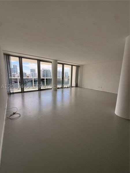 Apartment for rent at King Cole 722