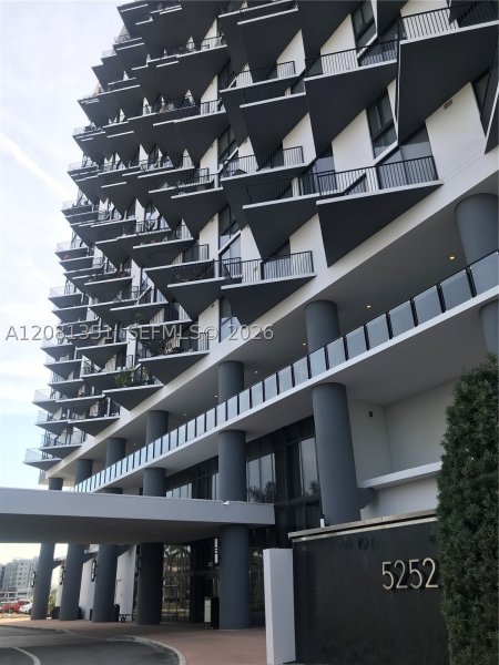 Apartment for rent at 5252 Paseo Doral 1409