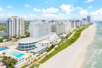 Comprar apartamento no Castle Beach Club P2