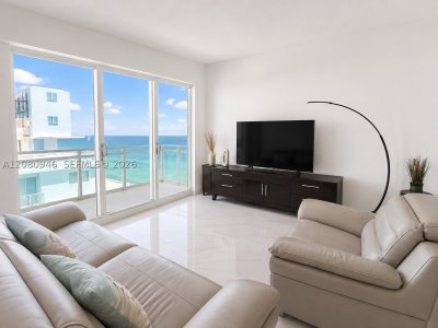 Aluguel de apartamento no The Collins Condo PH04