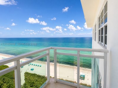Aluguel de apartamento no The Collins Condo PH04